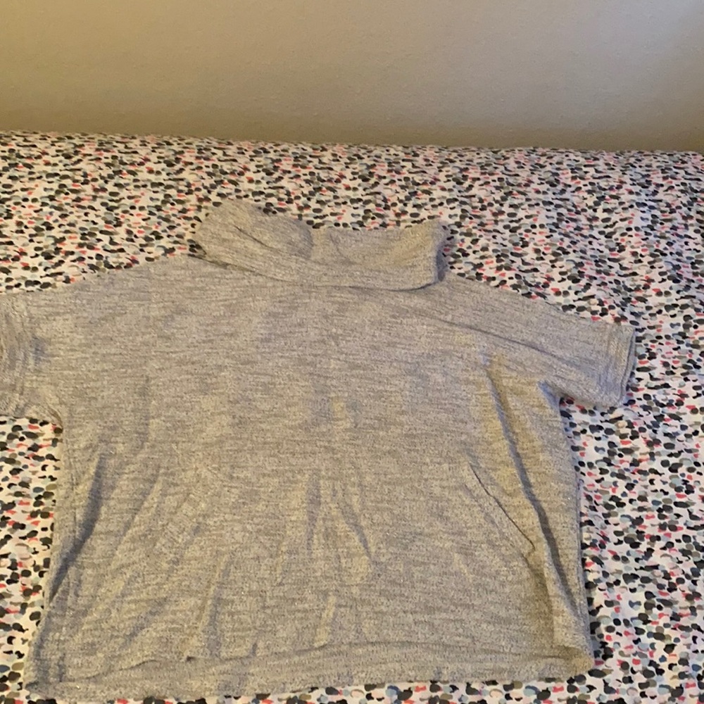 Turtle neck short sleeve sweater